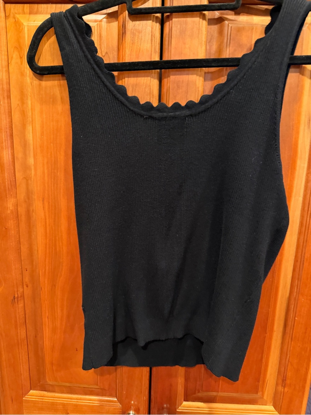 Tahari Black Scalloped Ribbed Tank